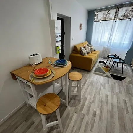 La Maison Castelpontine Apartamento *